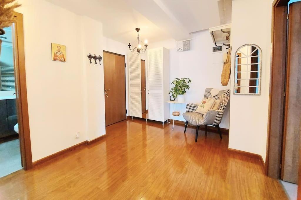 Cosy Boutique 61 Sqm Apartment - Private Parking - Ten Blocks Residence Bukarest Eksteriør billede