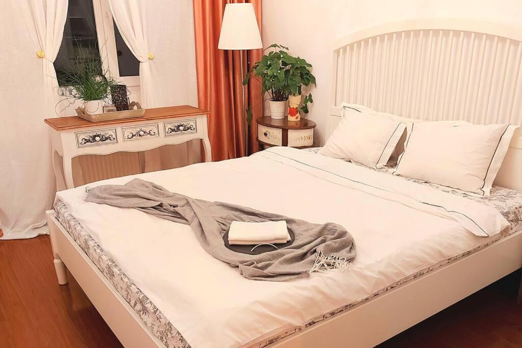 Cosy Boutique 61 Sqm Apartment - Private Parking - Ten Blocks Residence Bukarest Eksteriør billede