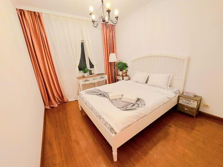 Cosy Boutique 61 Sqm Apartment - Private Parking - Ten Blocks Residence Bukarest Eksteriør billede