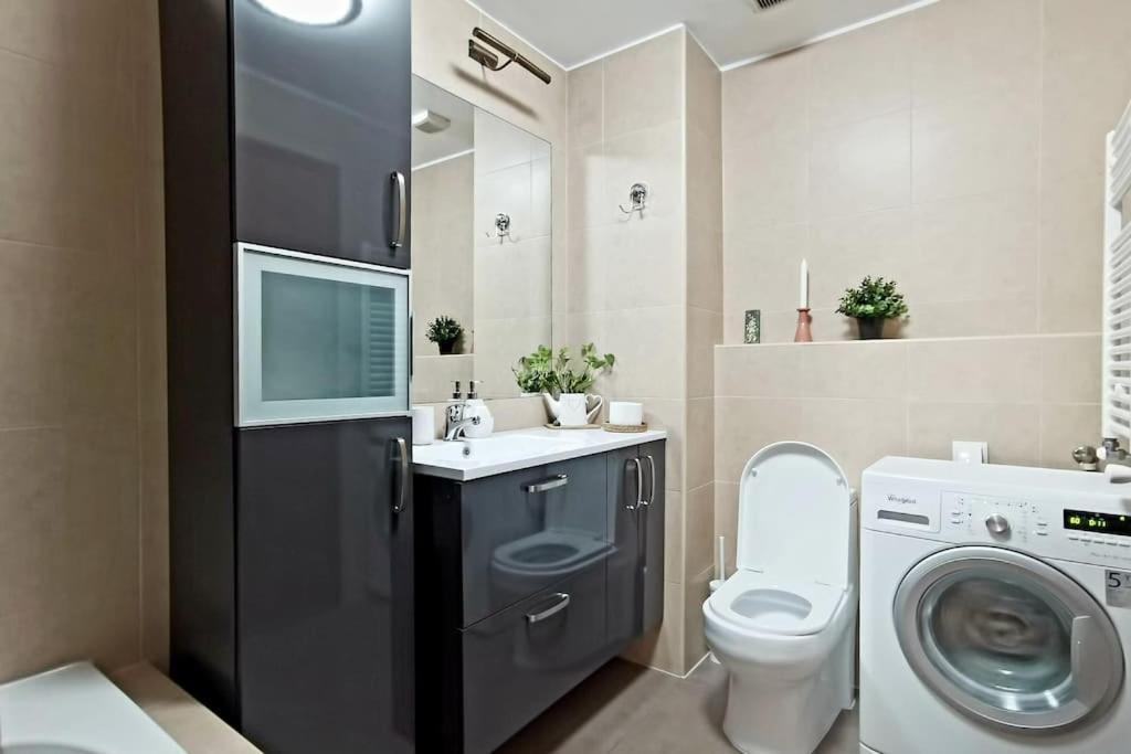 Cosy Boutique 61 Sqm Apartment - Private Parking - Ten Blocks Residence Bukarest Eksteriør billede