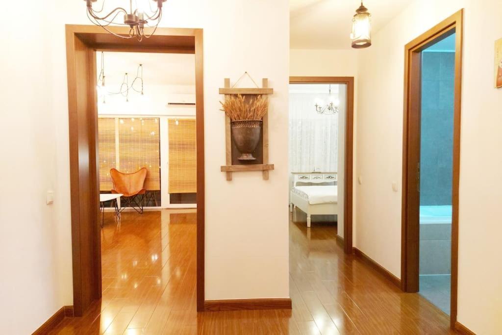 Cosy Boutique 61 Sqm Apartment - Private Parking - Ten Blocks Residence Bukarest Eksteriør billede